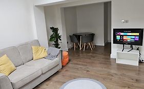 Beautiful Garden Flat Near Central London